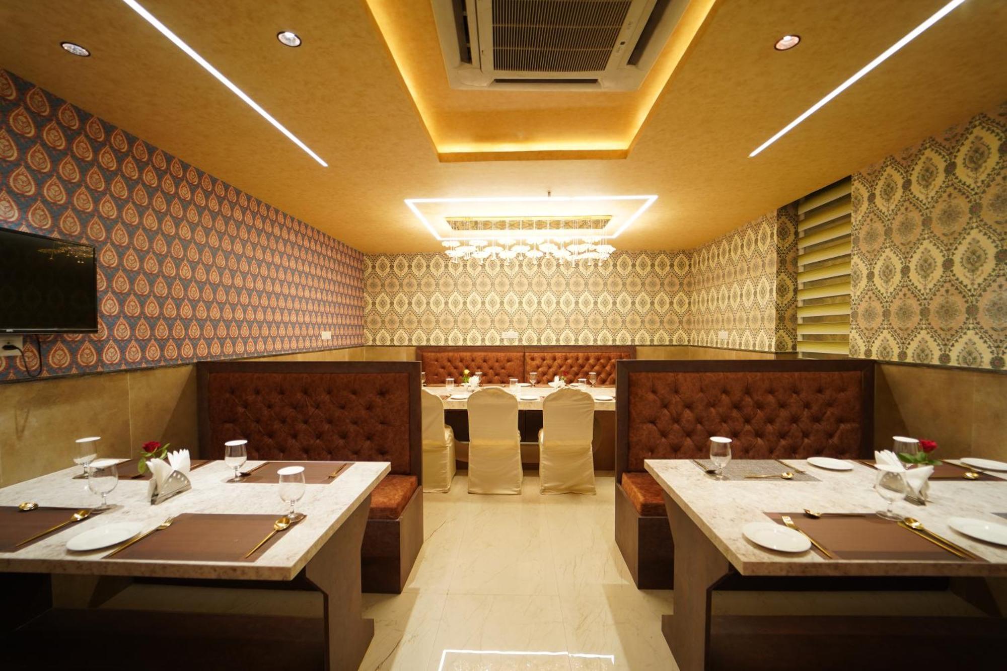 Hotel Ananta Sayana บูบันเนสชวาร์ ภายนอก รูปภาพ