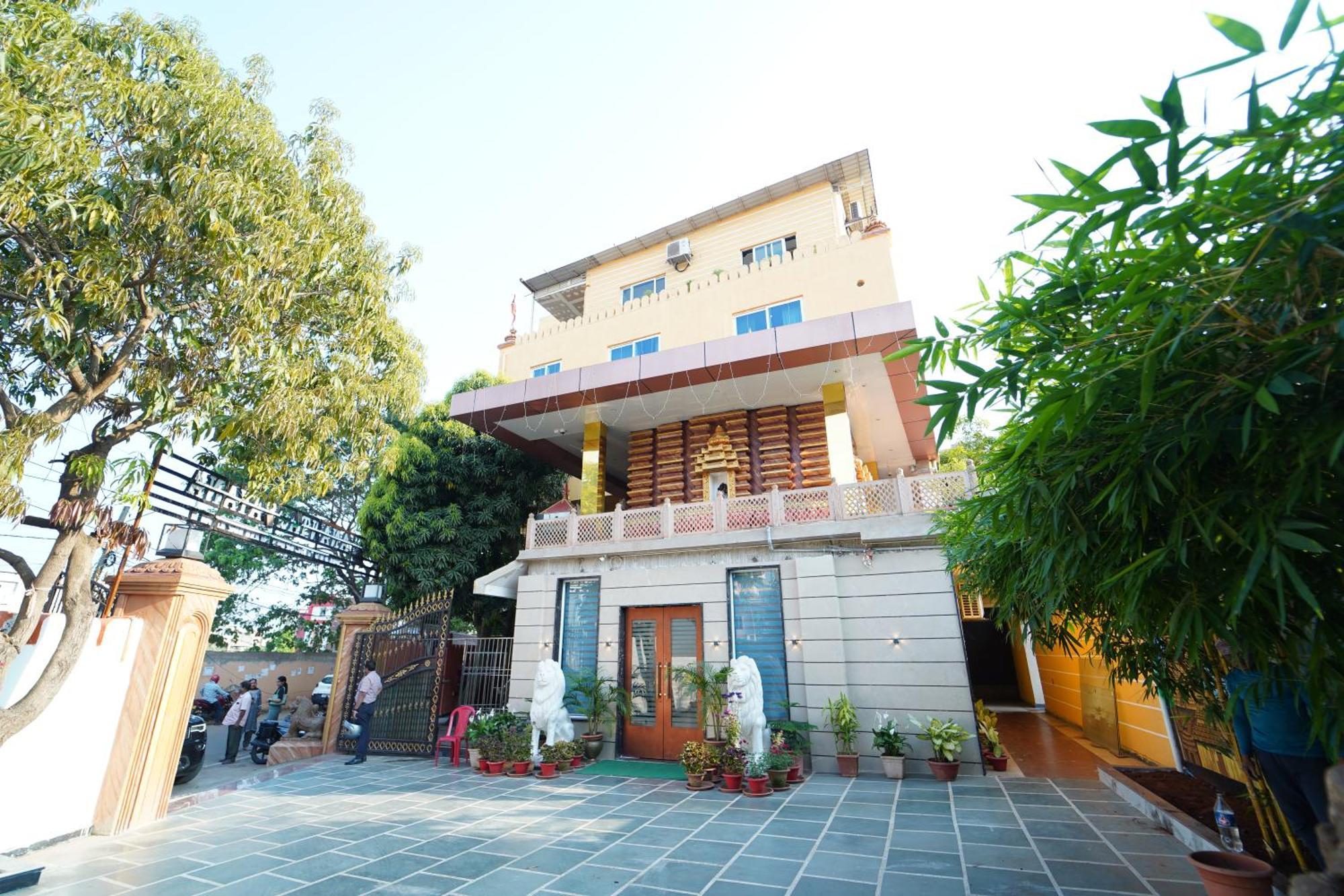 Hotel Ananta Sayana บูบันเนสชวาร์ ภายนอก รูปภาพ