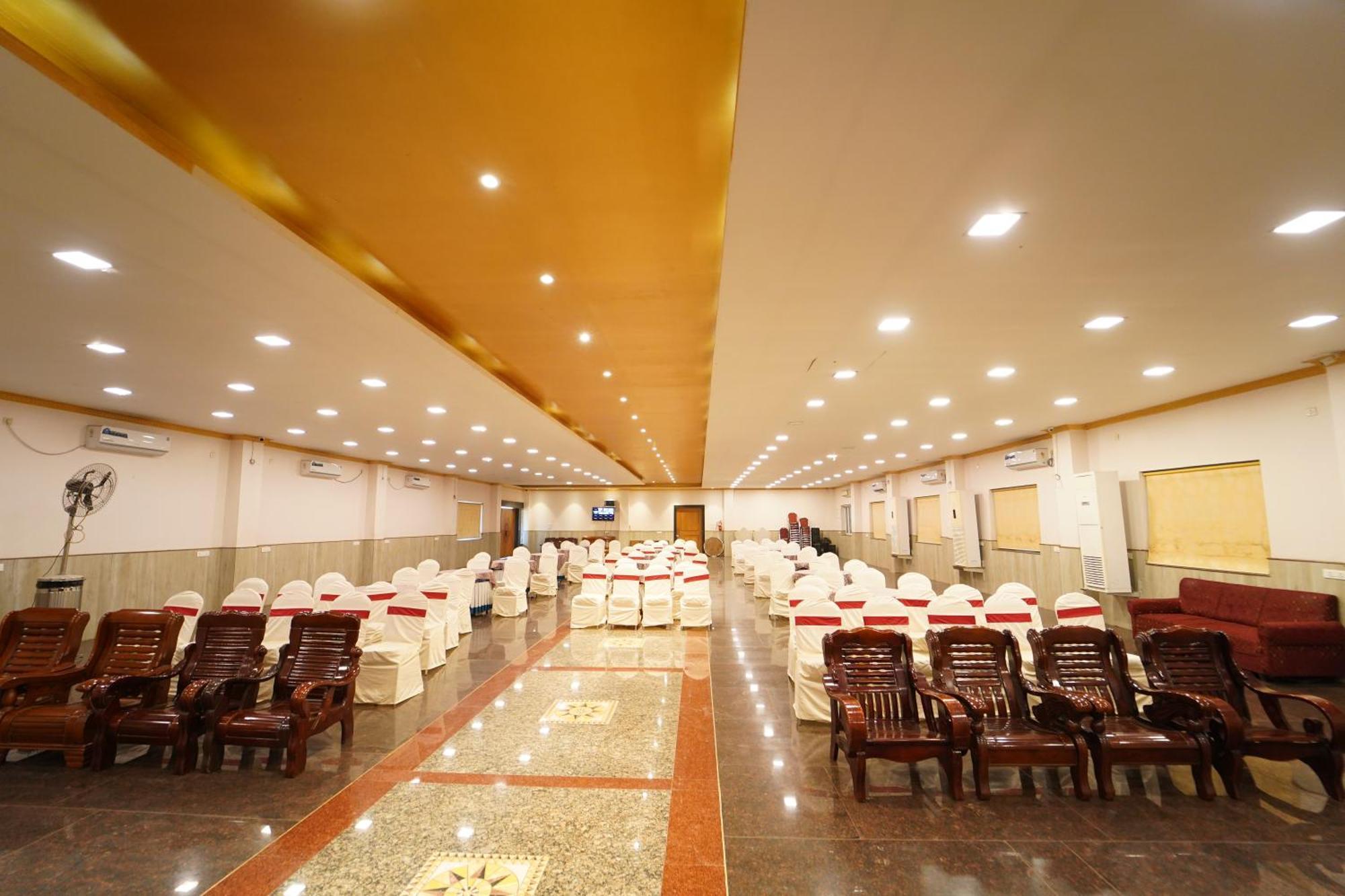Hotel Ananta Sayana บูบันเนสชวาร์ ภายนอก รูปภาพ