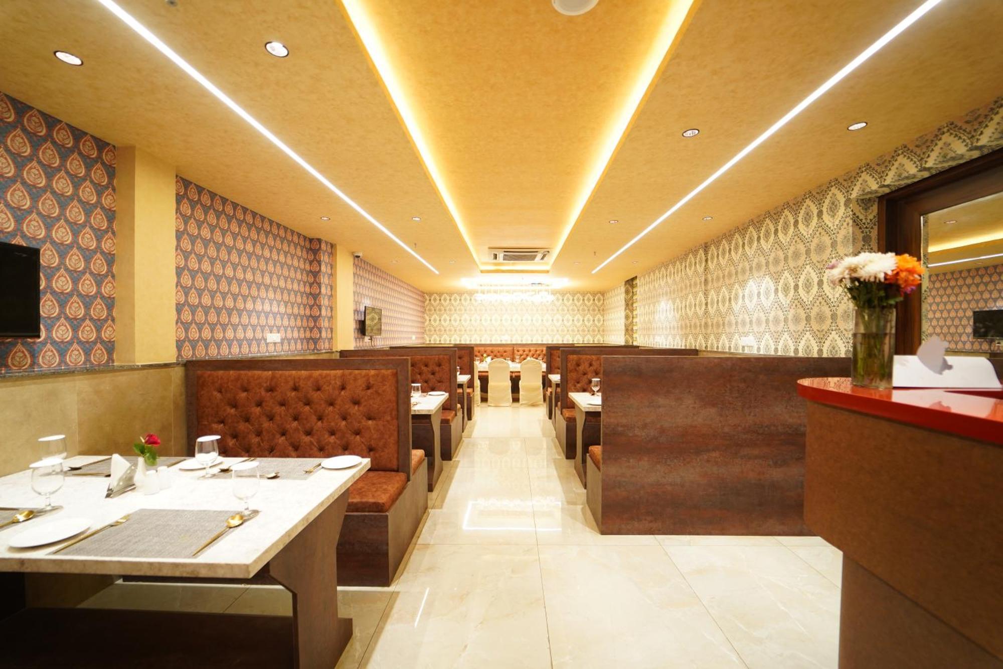 Hotel Ananta Sayana บูบันเนสชวาร์ ภายนอก รูปภาพ