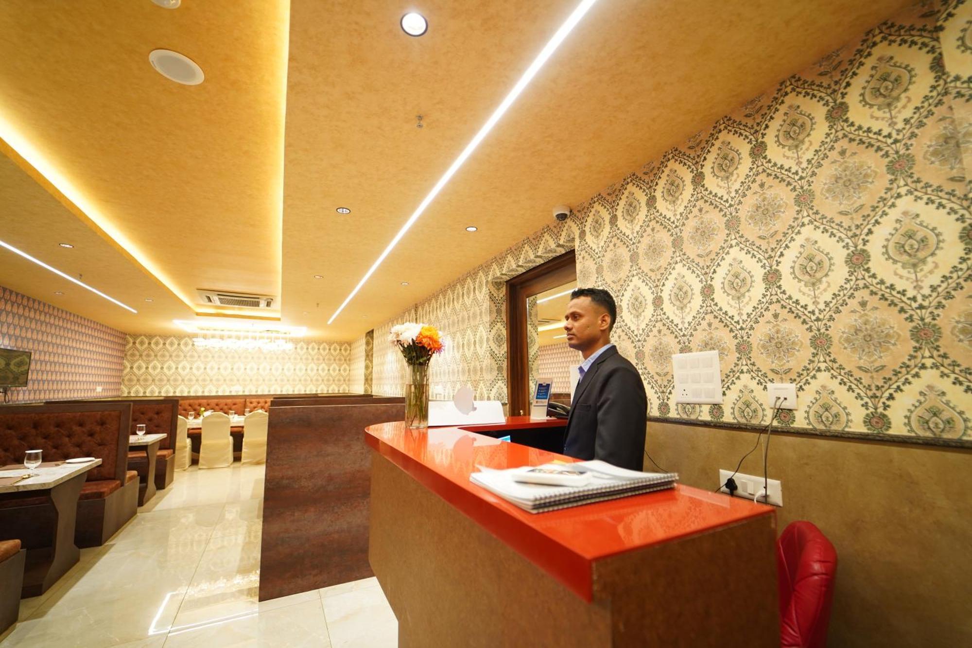 Hotel Ananta Sayana บูบันเนสชวาร์ ภายนอก รูปภาพ