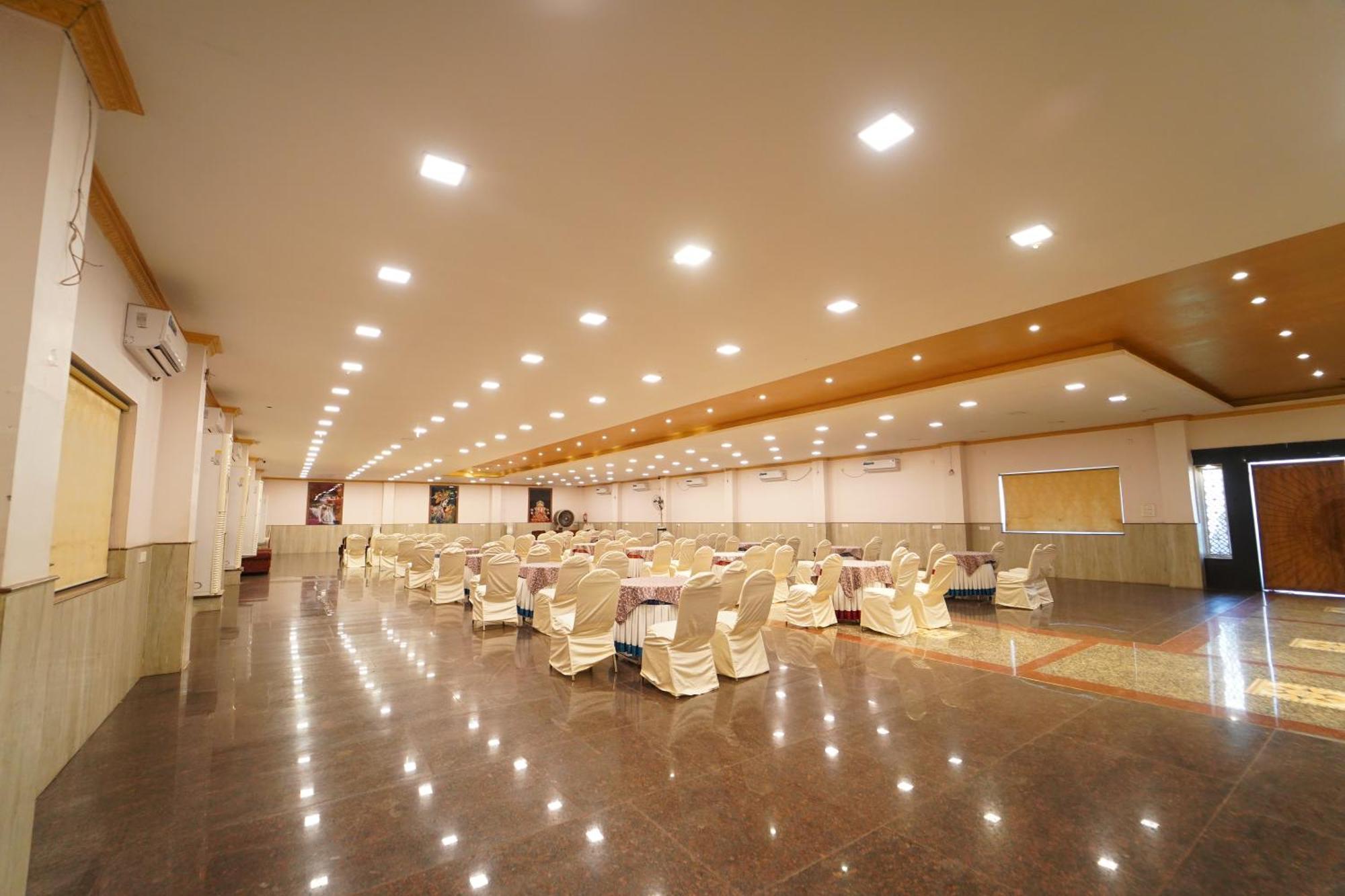 Hotel Ananta Sayana บูบันเนสชวาร์ ภายนอก รูปภาพ