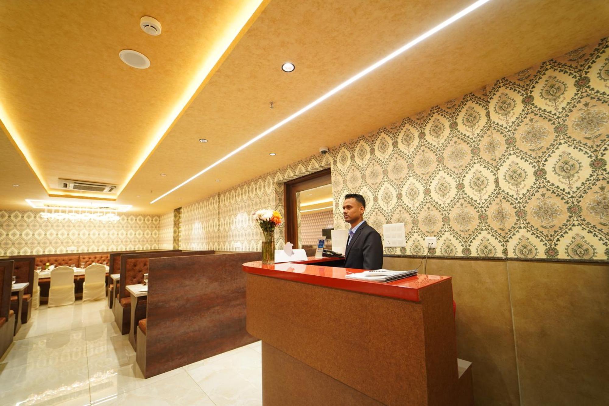 Hotel Ananta Sayana บูบันเนสชวาร์ ภายนอก รูปภาพ
