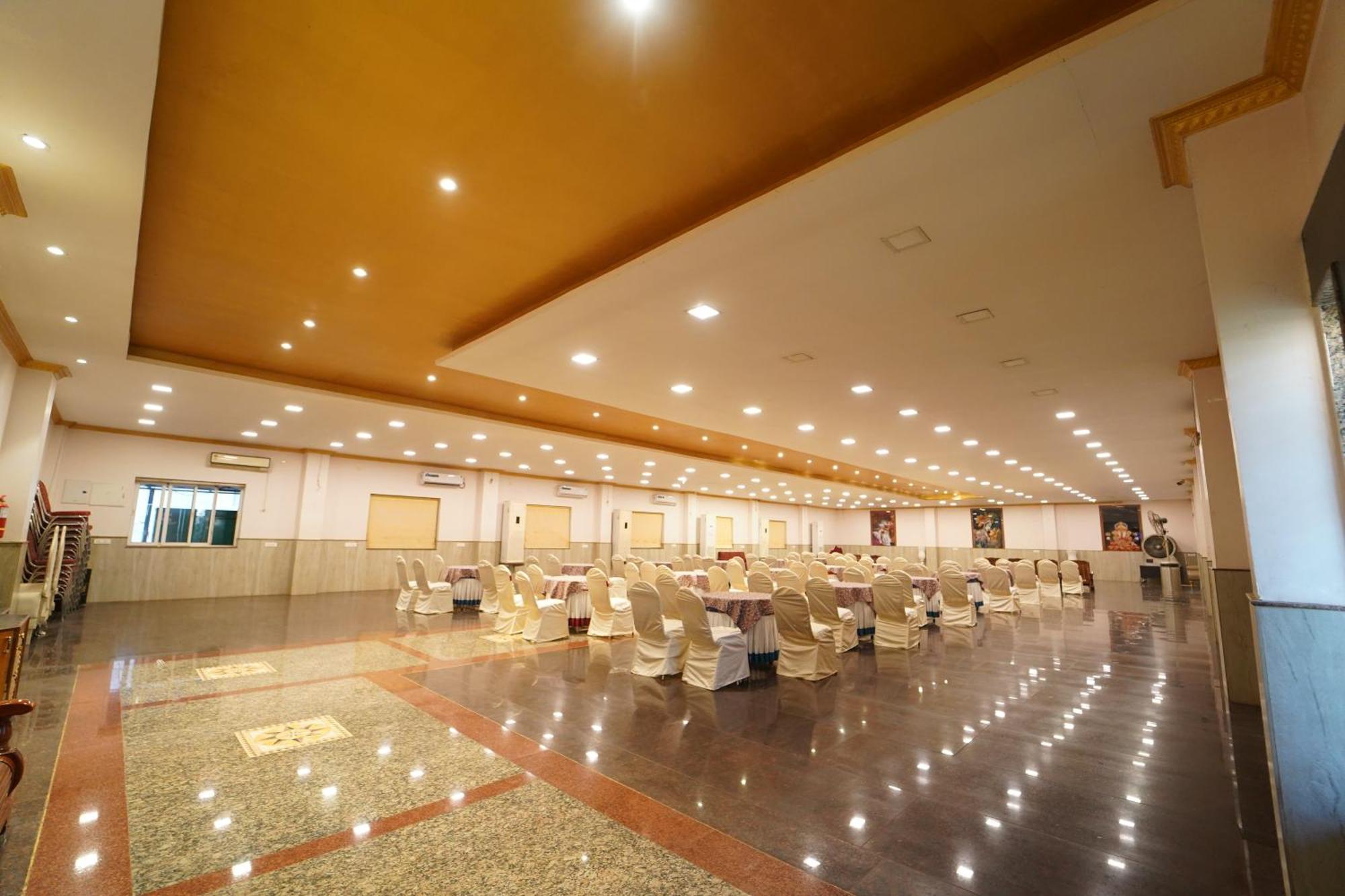 Hotel Ananta Sayana บูบันเนสชวาร์ ภายนอก รูปภาพ