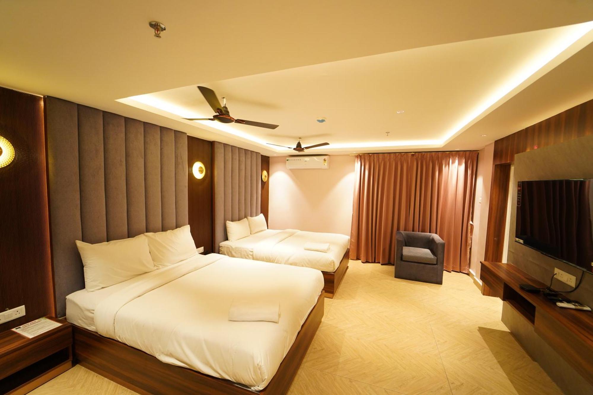 Hotel Ananta Sayana บูบันเนสชวาร์ ภายนอก รูปภาพ