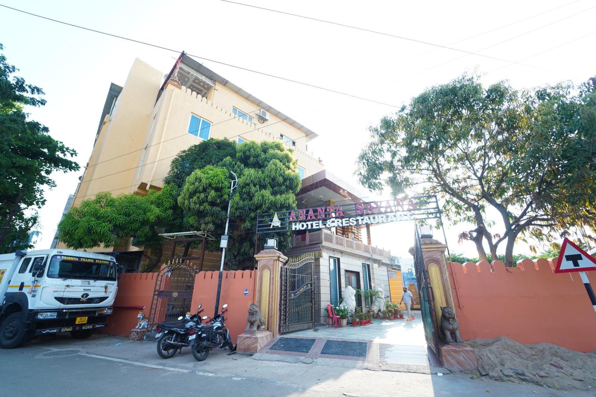 Hotel Ananta Sayana บูบันเนสชวาร์ ภายนอก รูปภาพ