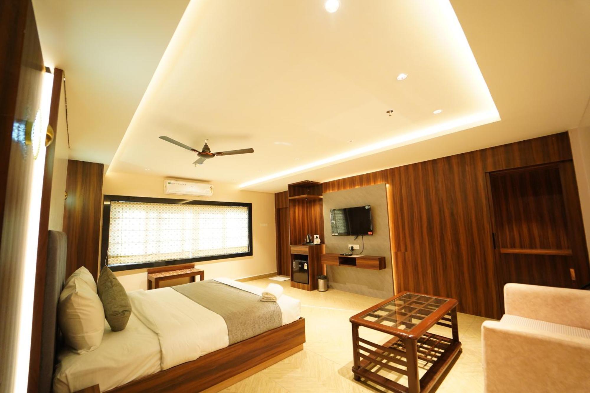 Hotel Ananta Sayana บูบันเนสชวาร์ ภายนอก รูปภาพ