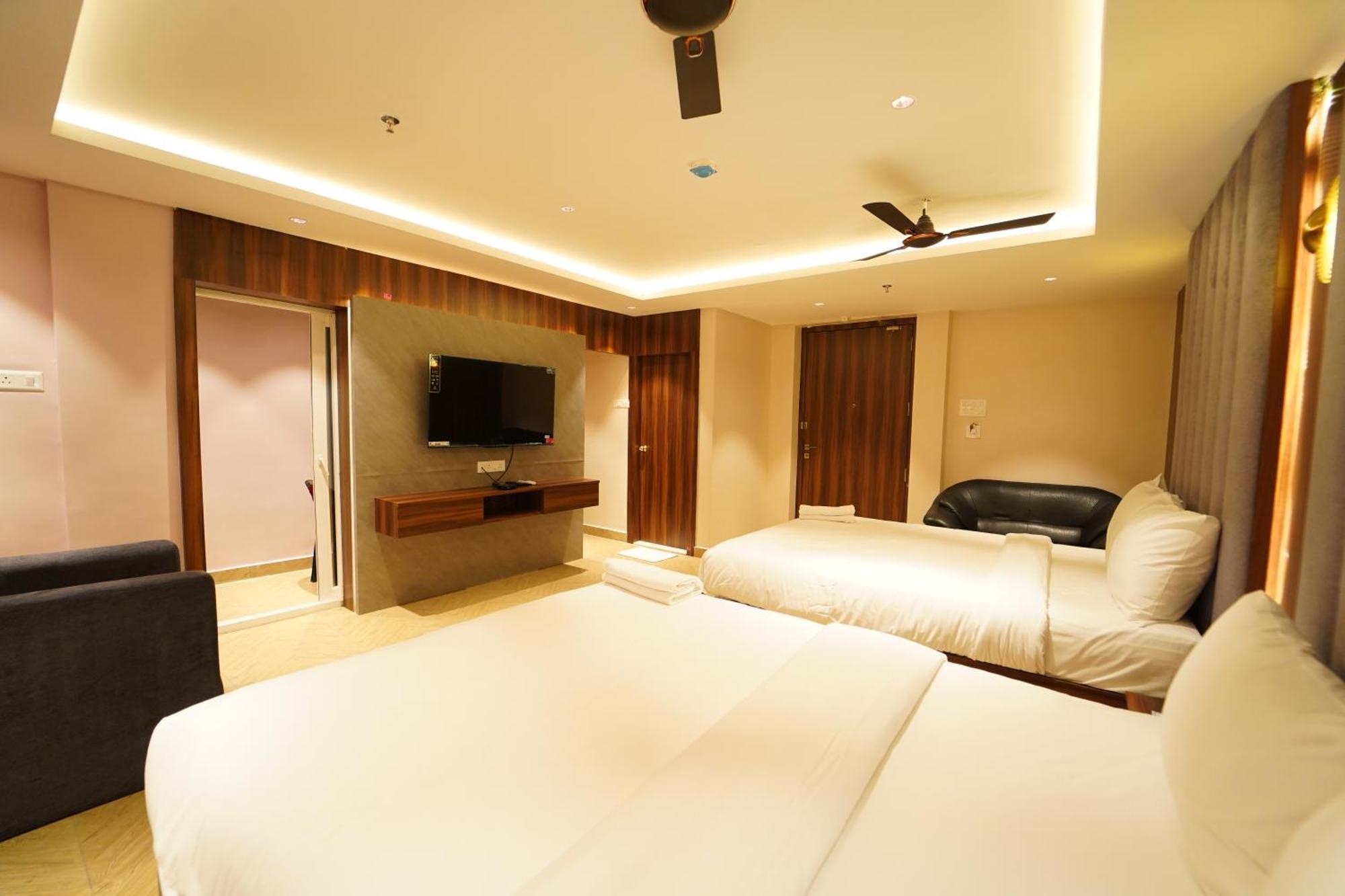 Hotel Ananta Sayana บูบันเนสชวาร์ ภายนอก รูปภาพ