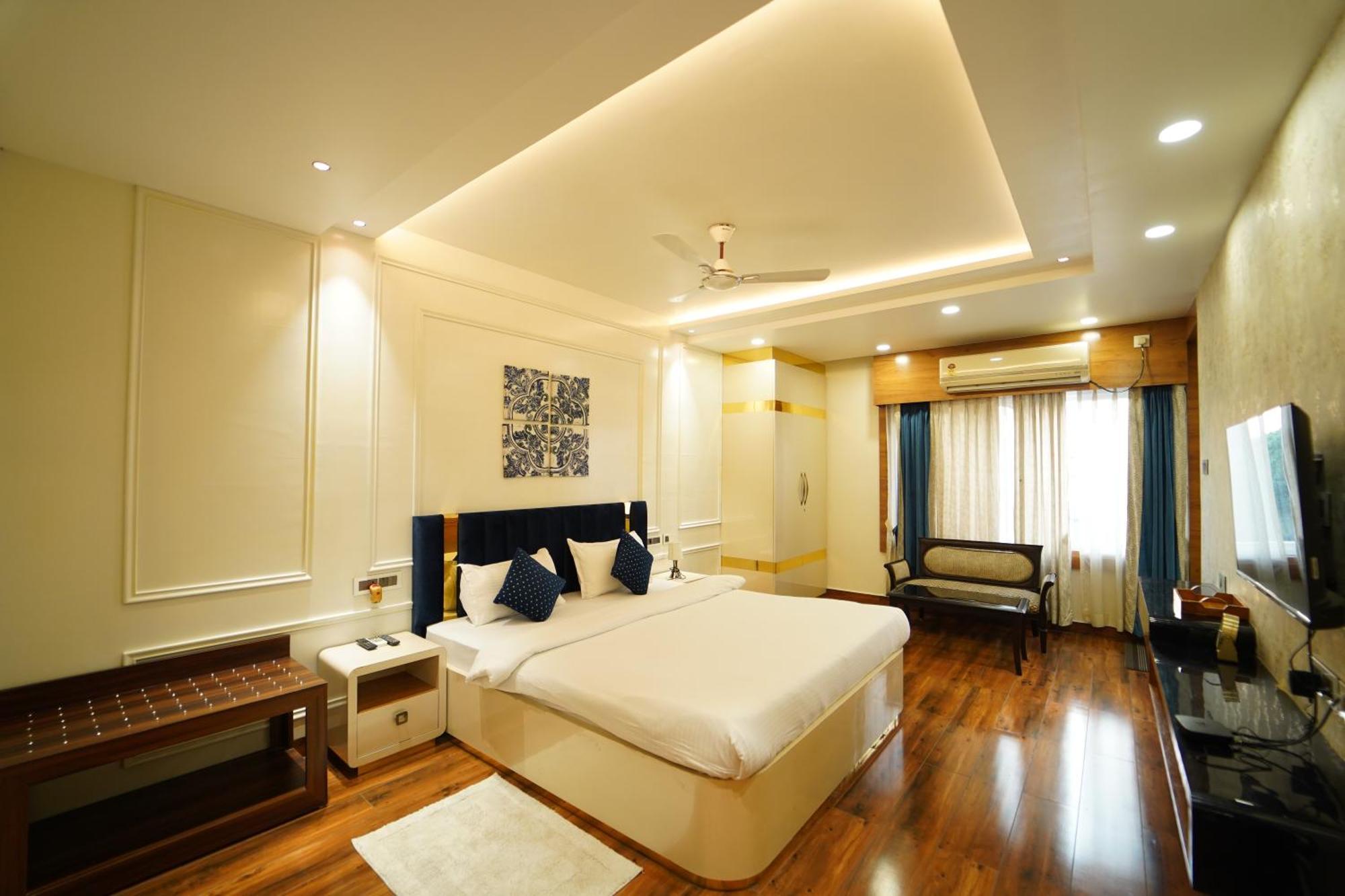 Hotel Ananta Sayana บูบันเนสชวาร์ ภายนอก รูปภาพ