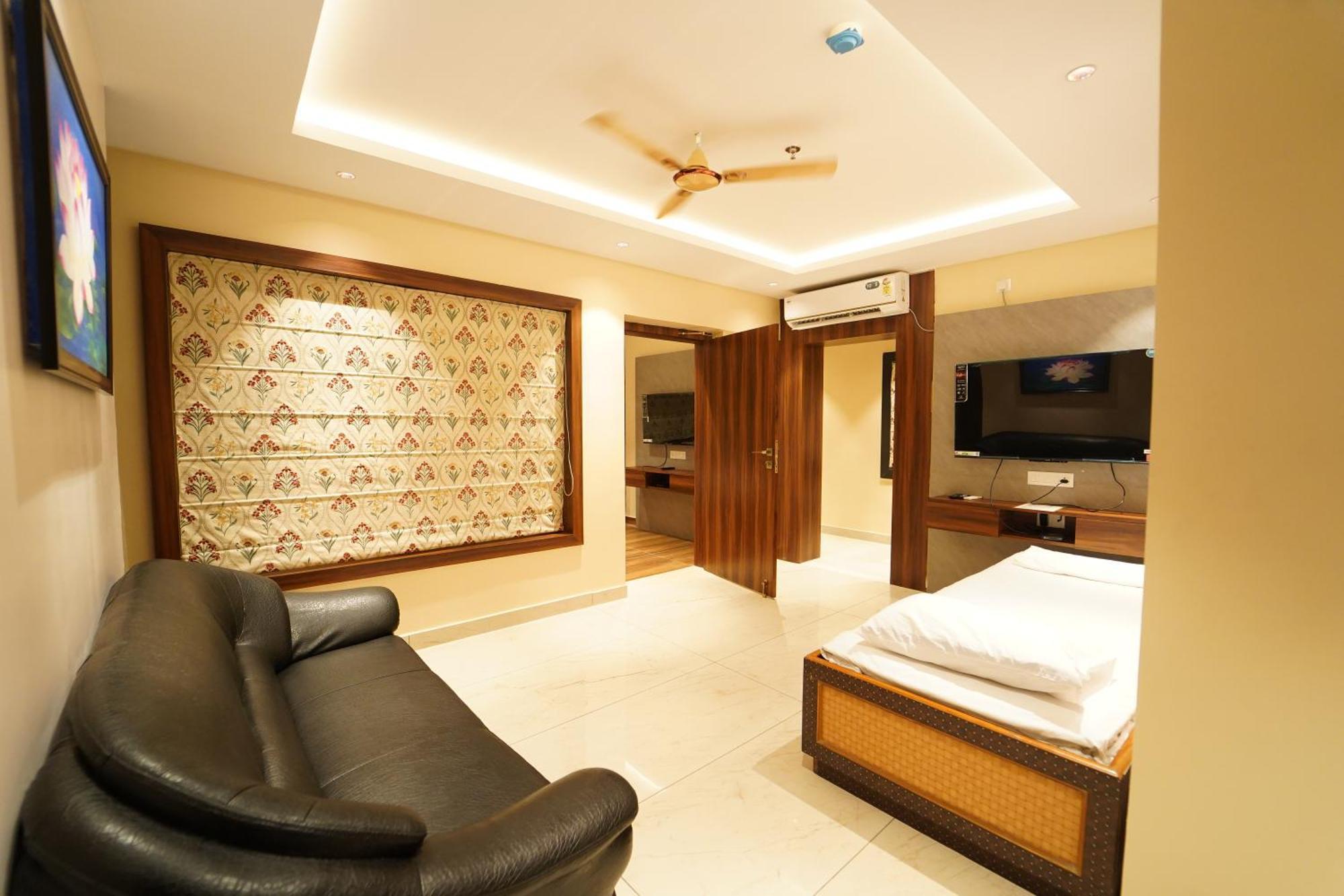 Hotel Ananta Sayana บูบันเนสชวาร์ ภายนอก รูปภาพ