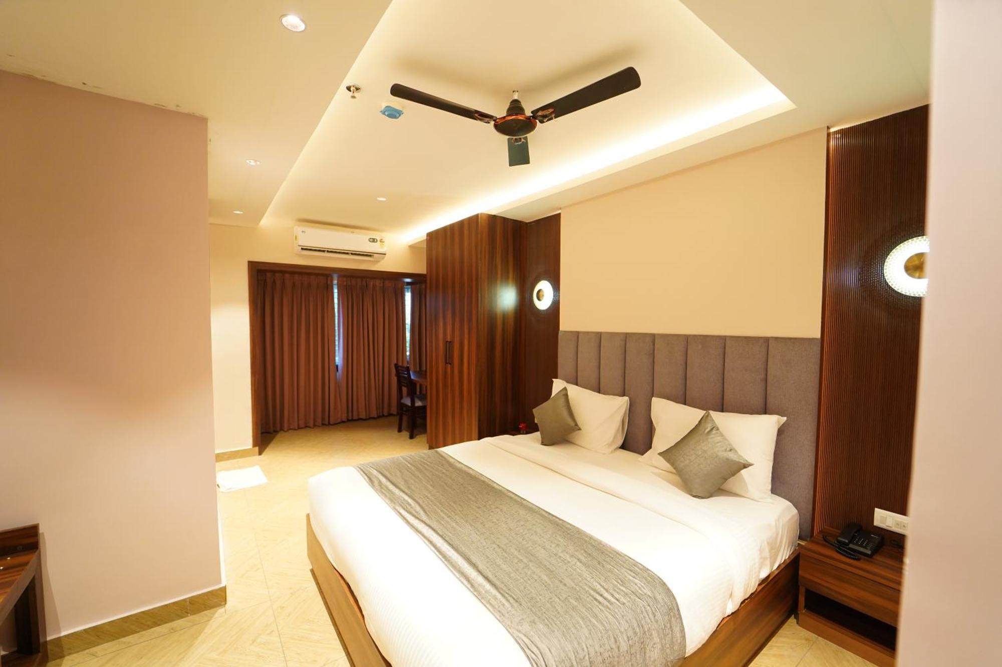 Hotel Ananta Sayana บูบันเนสชวาร์ ภายนอก รูปภาพ