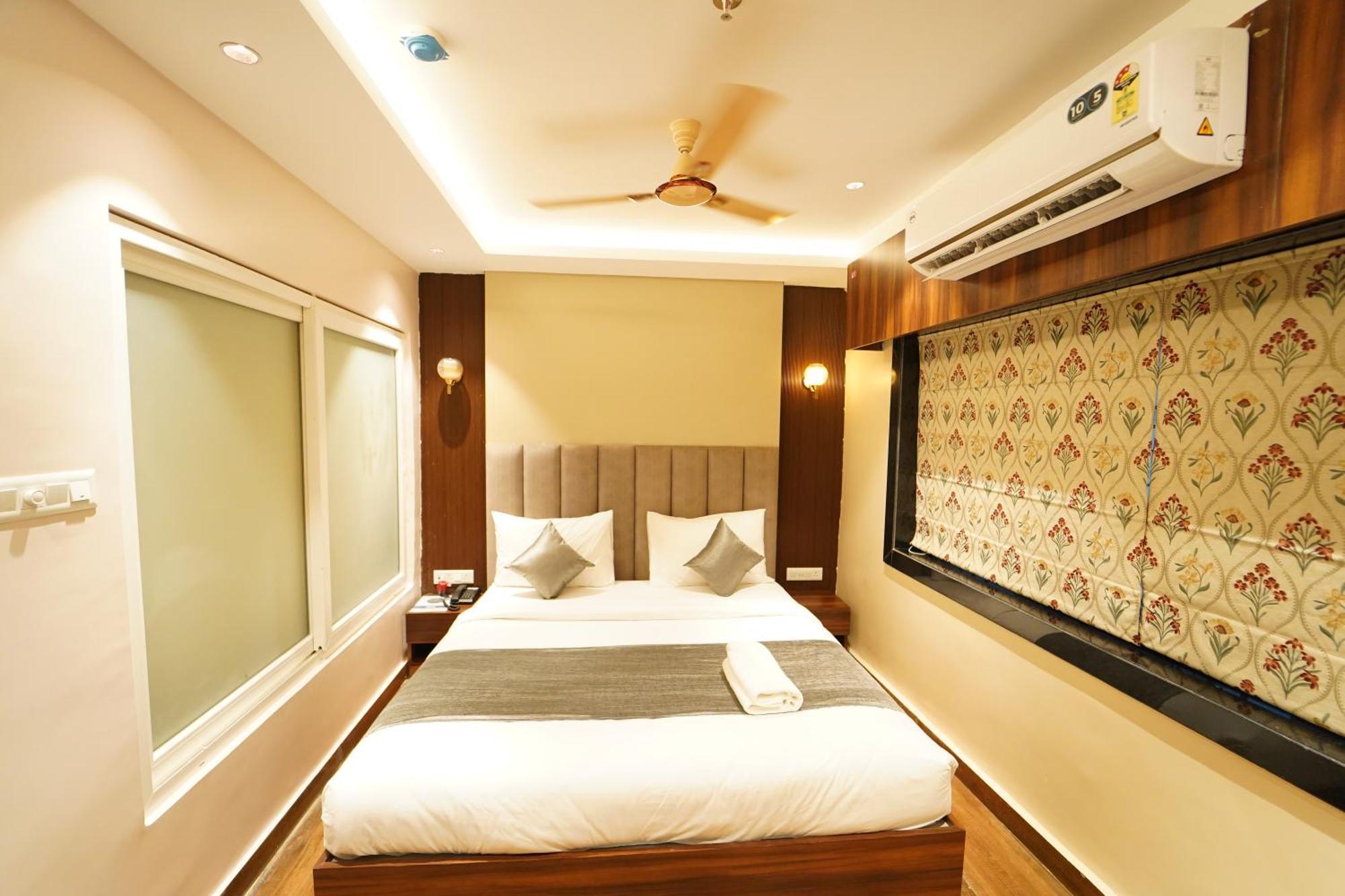 Hotel Ananta Sayana บูบันเนสชวาร์ ภายนอก รูปภาพ