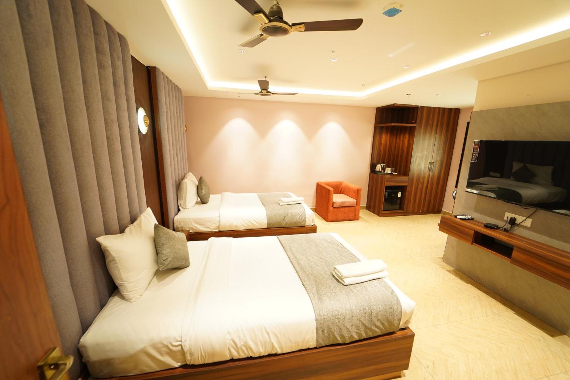 Hotel Ananta Sayana บูบันเนสชวาร์ ภายนอก รูปภาพ