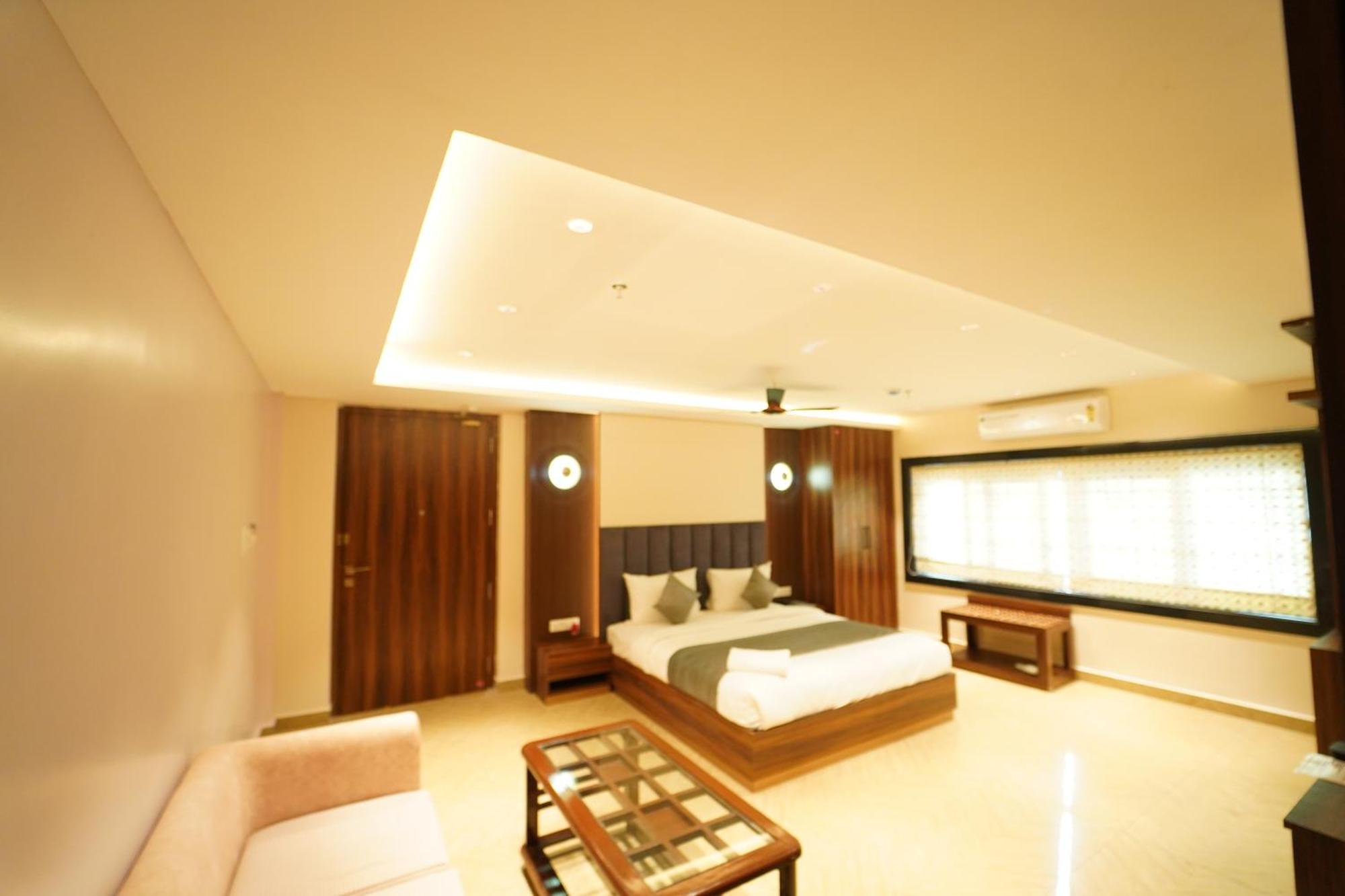Hotel Ananta Sayana บูบันเนสชวาร์ ภายนอก รูปภาพ