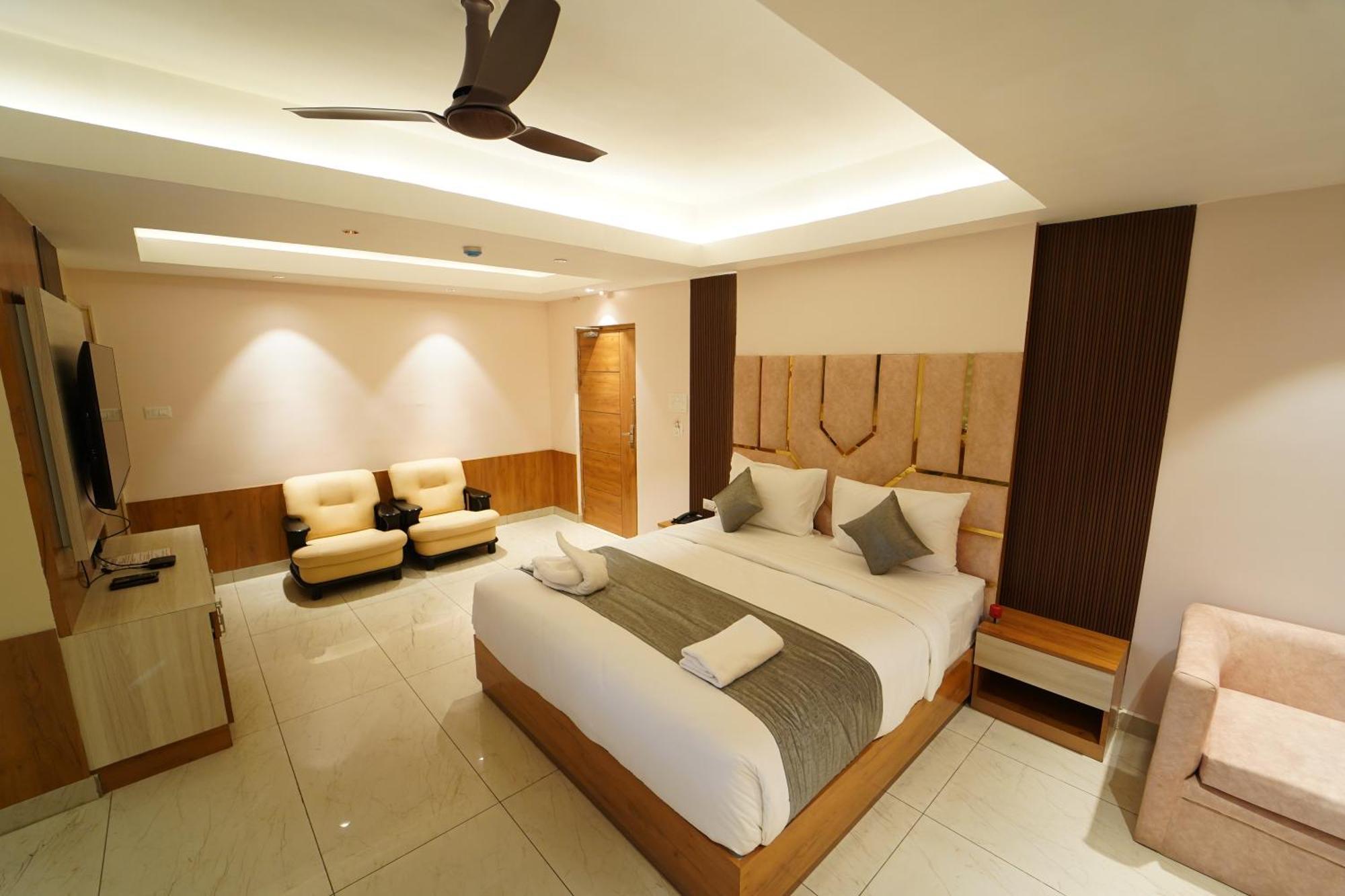 Hotel Ananta Sayana บูบันเนสชวาร์ ภายนอก รูปภาพ