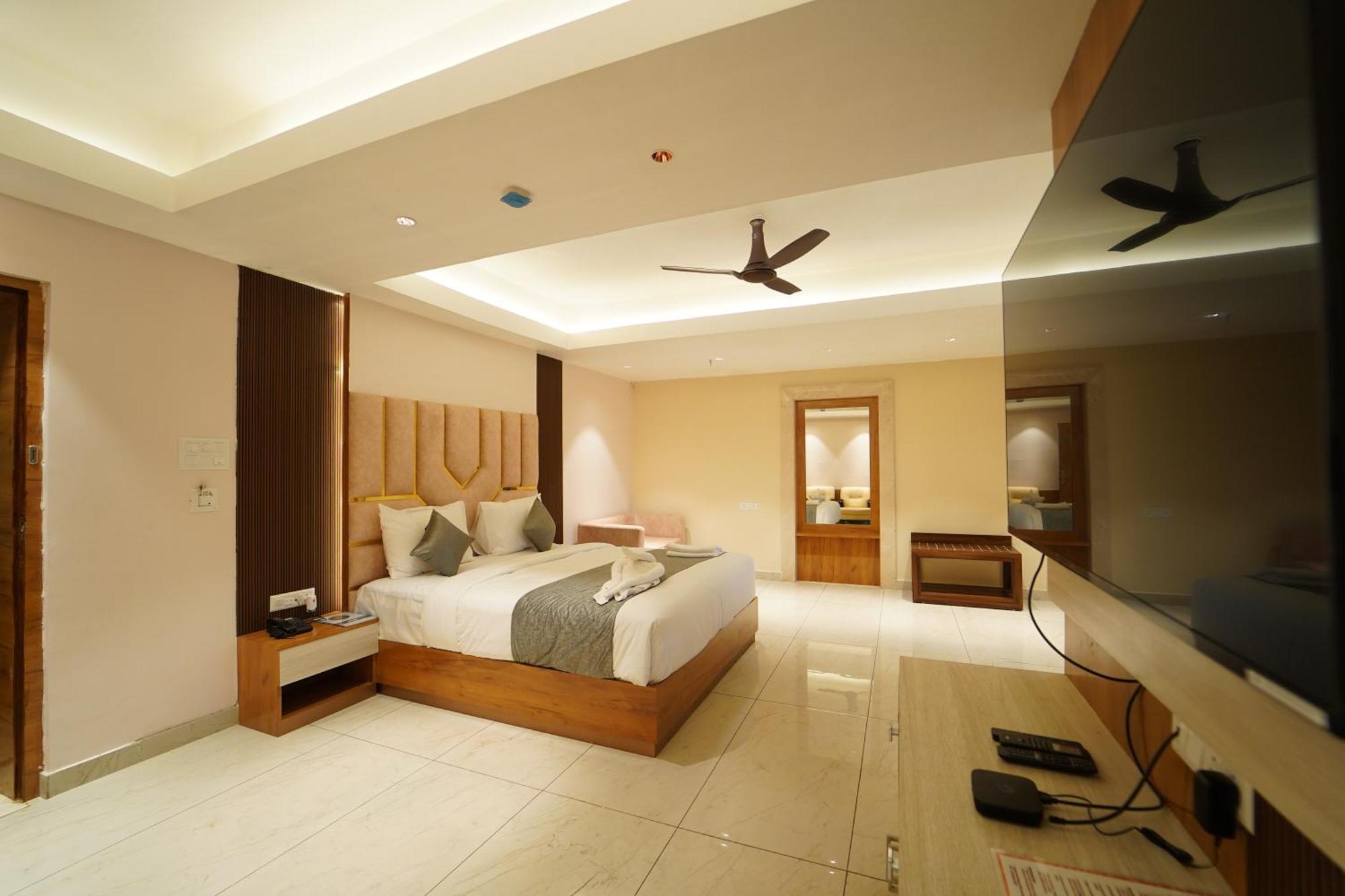 Hotel Ananta Sayana บูบันเนสชวาร์ ภายนอก รูปภาพ
