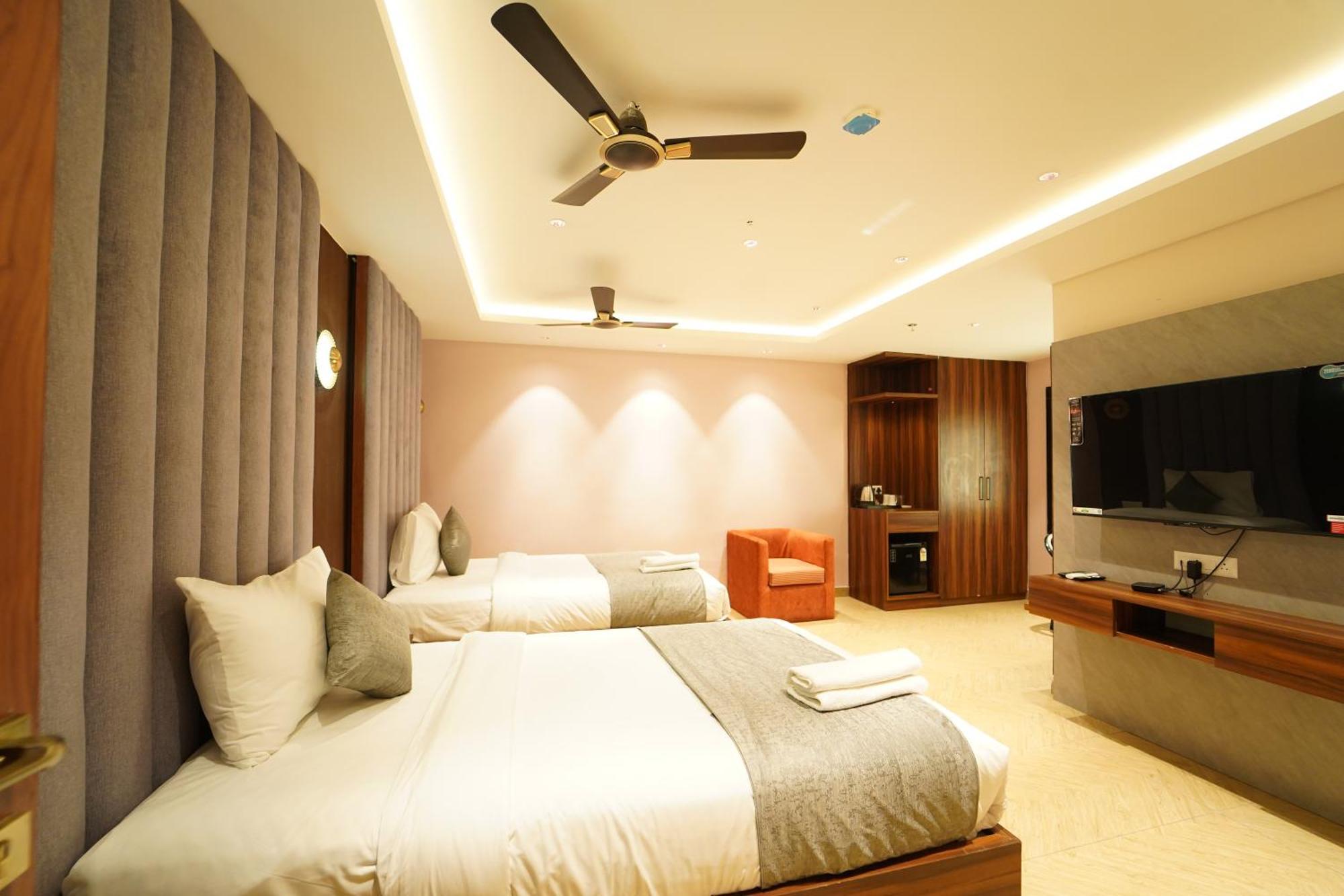 Hotel Ananta Sayana บูบันเนสชวาร์ ภายนอก รูปภาพ