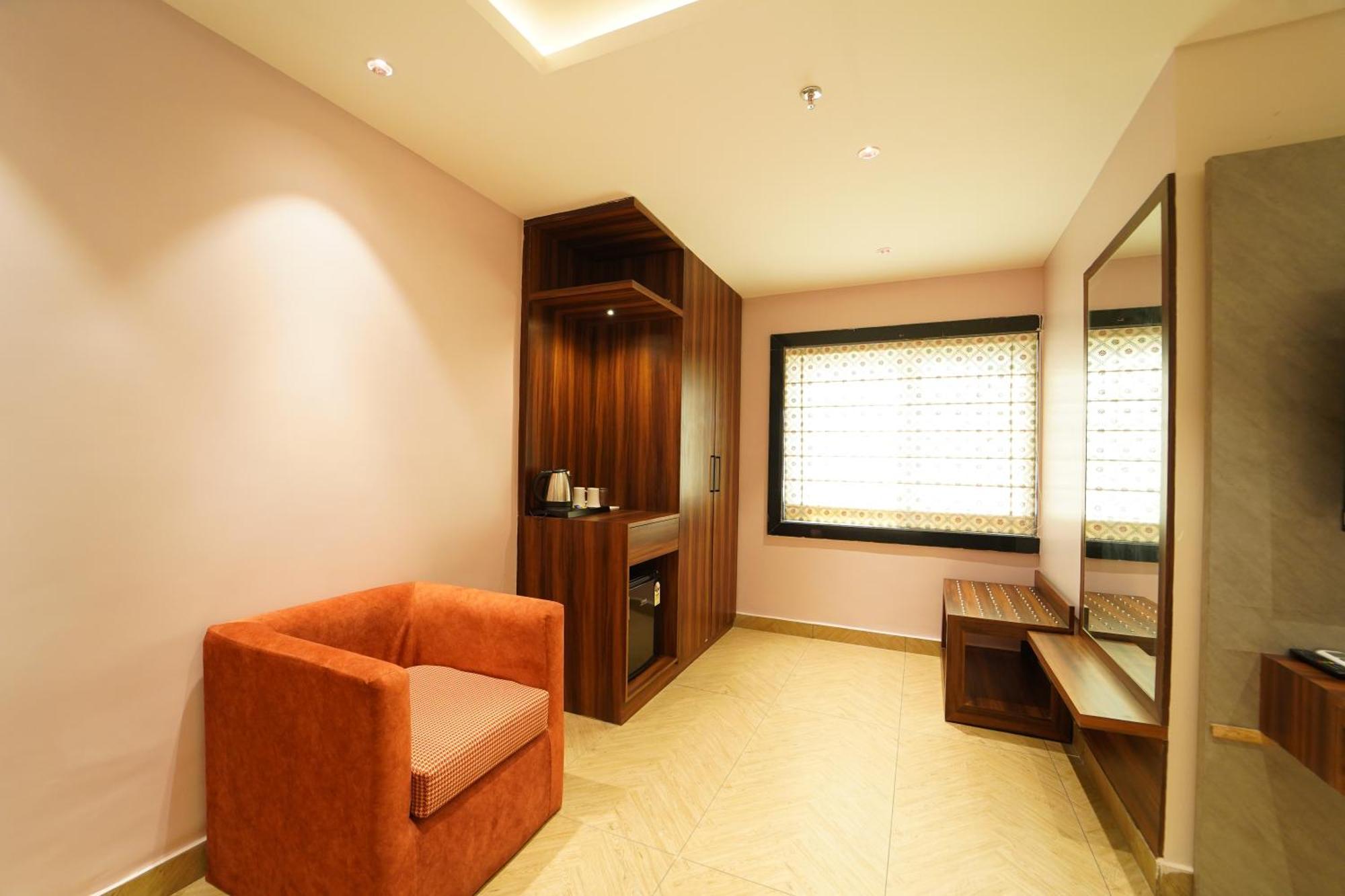 Hotel Ananta Sayana บูบันเนสชวาร์ ภายนอก รูปภาพ