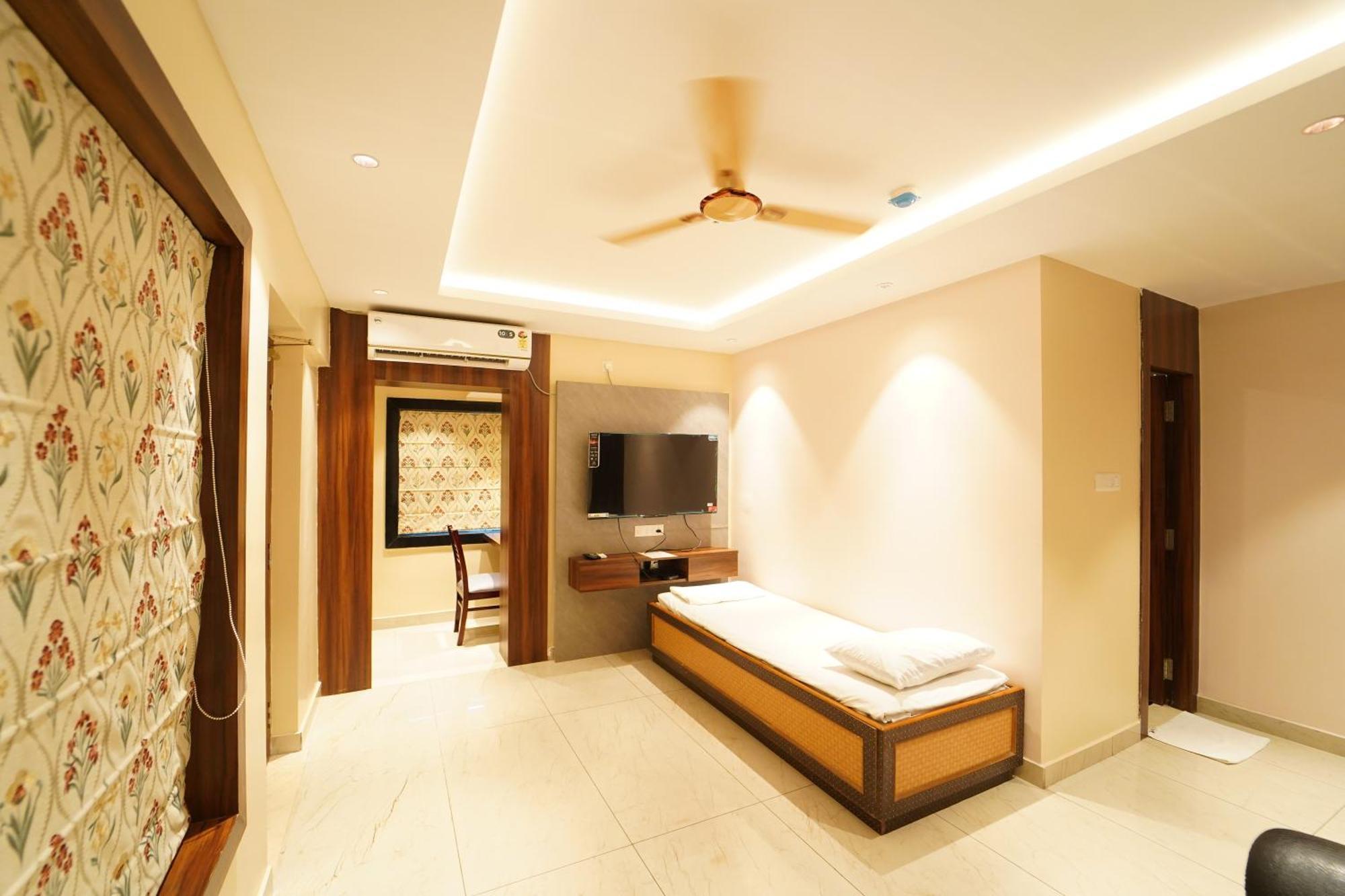 Hotel Ananta Sayana บูบันเนสชวาร์ ภายนอก รูปภาพ