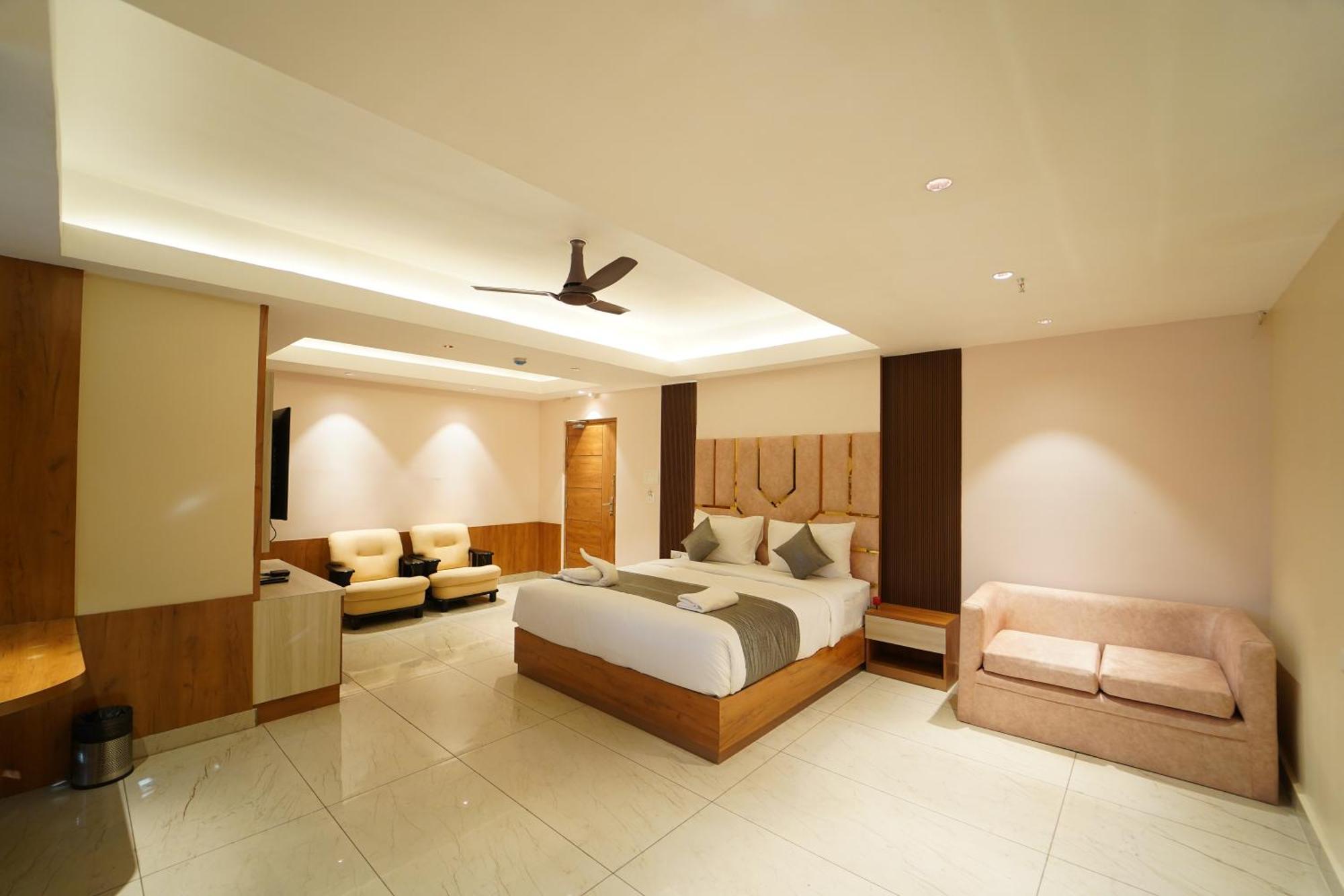 Hotel Ananta Sayana บูบันเนสชวาร์ ภายนอก รูปภาพ