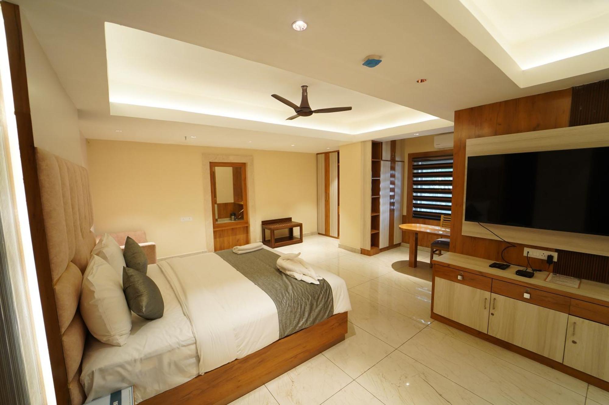 Hotel Ananta Sayana บูบันเนสชวาร์ ภายนอก รูปภาพ